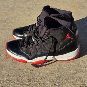 Nike Air Jordan 11 Retro Bred 2012 Playoffs Black/Red - Size 12 US Men's